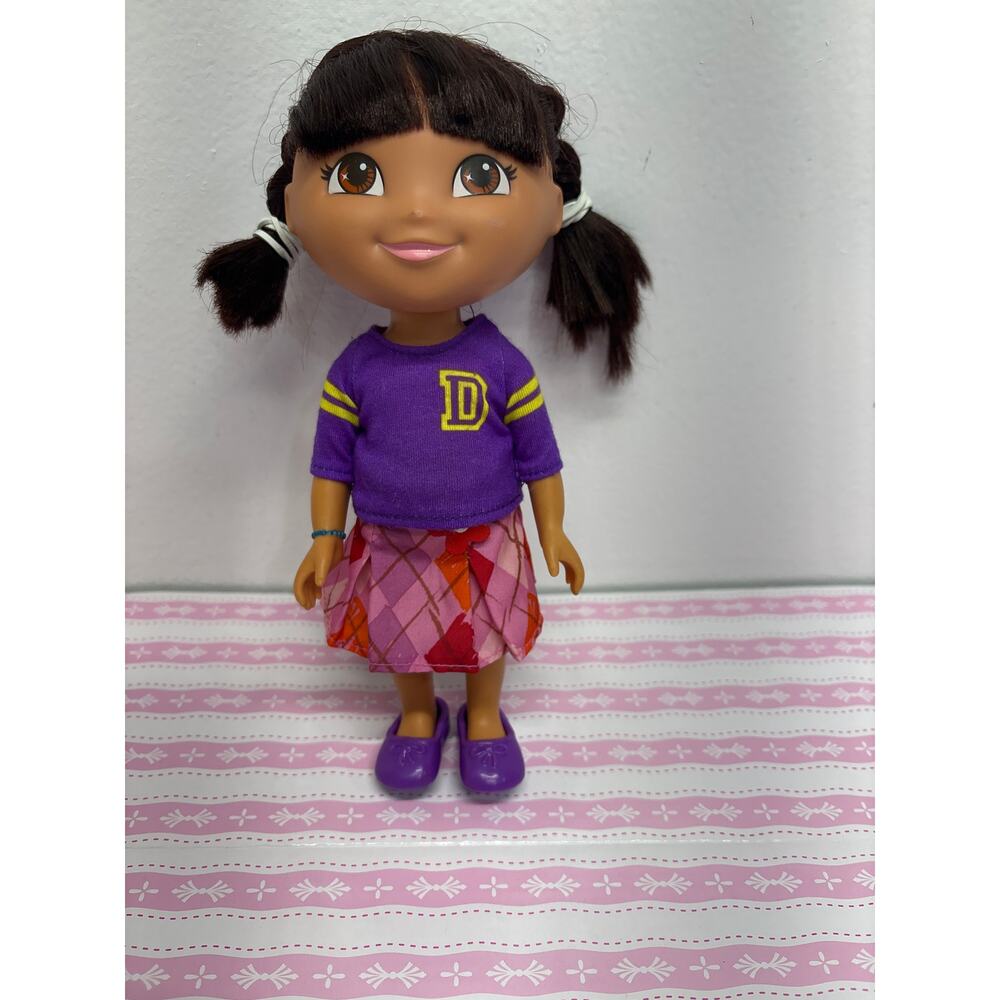 Mattel 2009 Dora the Explorer Adventure Doll dora